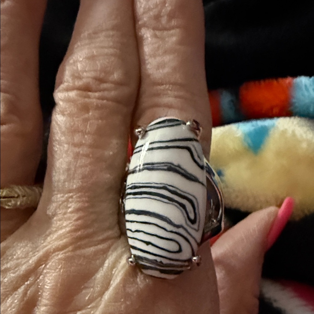 NWT Women’s 7.5 Elegant Black Banded Agate Statement Ring electroplated